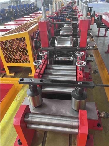 Línea de fabricación de tubos de acero al carbono con costura recta de alta frecuencia